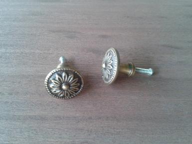 Brass handle code N054S size wide 25 mm. Brass handle code N054S size wide 25 mm.