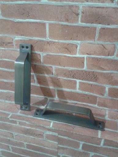 Brass handle code A.176A size long 160 mm. Wide 25 mm. Brass handle code A.176A size long 160 mm. Wide 25 mm.