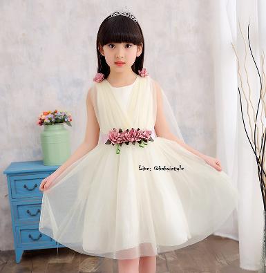 *Sales เด็กโต-เดรสออกงานแขนกุดสีครีม เอวแต่งดอกไม้สีชมพูผูกริบบิ้นหลัง ไซส์ 140 รหัส KKK731C