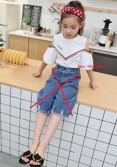  Sales เด็กโต-เสื้อแขนเปิดไหล่สีขาวระบาย แต่งแถบริ้วสีดำ-แดง(ไม่รวมกางเกง)ไซส์ 160 รหัส KKK976A