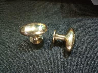 Brass handle Item Code OVAL.050 size long 61 mm.wide 34 mm.Thick 24 mm.high 49 mm. base 35 mm. Brass handle Item Code OVAL.050 size long 61 mm.wide 34 mm.Thick 24 mm.high 49 mm. base 35 mm.