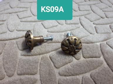 Brass handle Item Code KS09A size wide 30 mm.high 26 mm. Brass handle Item Code KS09A size wide 30 mm.high 26 mm.