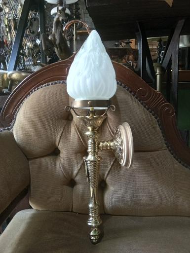 Brass wall lamp with glass Item Code WLP61 size long include shade 490 mm. shade diameter 115 mm. Brass wall lamp with glass Item Code WLP61 size long include shade 490 mm. shade diameter 115 mm.