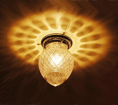 Pendent Lamp crystal with brass Item Code ELS017A size base 164 mm. Pendent Lamp crystal with brass Item Code ELS017A size base 164 mm.