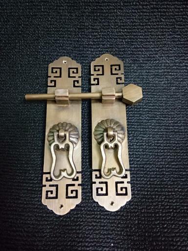 Brass door lock Chinese style Item Code QCN18 size plate 3.5 x 16 cm. Brass door lock Chinese style Item Code QCN18 size plate 3.5 x 16 cm.