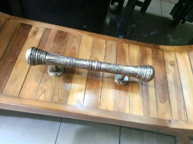 Brass door handle Item Code AC.013TH size long 400 mm. diameter 31 mm. head 57 mm. Brass door handle Item Code AC.013TH size long 400 mm. diameter 31 mm. head 57 mm.