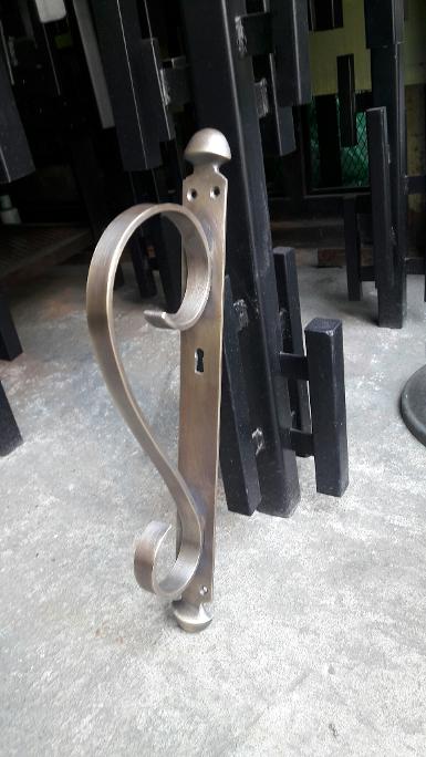 Brass door handle Item Code A193MT size wide 38 mm. long 400 mm. Brass door handle Item Code A193MT size wide 38 mm. long 400 mm.