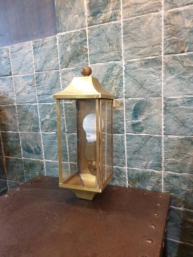 Brass wall lamp Code WLJ13 size wide 12 cm deep 12.5 cm.Long 38 cm. Brass wall lamp Code WLJ13 size wide 12 cm deep 12.5 cm.Long 38 cm.