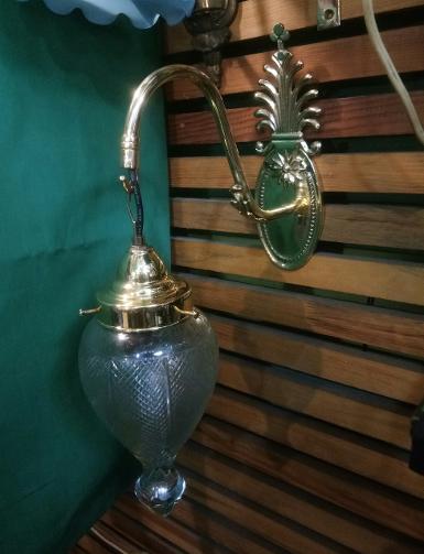 Brass wall lamp Item code WLPL18 size bracket oval size 94 x 157 mm. deep 270 mm. Brass wall lamp Item code WLPL18 size bracket oval size 94 x 157 mm. deep 270 mm.