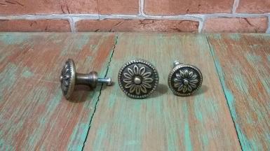 Brass Handle of Thailand Code N.054 size wide 25 mm.high 24 mm.Inquiry please call +662 942 1911 . Brass Handle of Thailand Code N.054 size wide 25 mm.high 24 mm.Inquiry please call +662 942 1911 .
